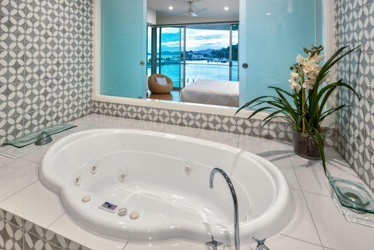 Pavillions Penthouse 25 - Luxury Waterfront Apartment With Private Roof Top Pool And Buggy เกาะแฮมิลตัน ภายนอก รูปภาพ