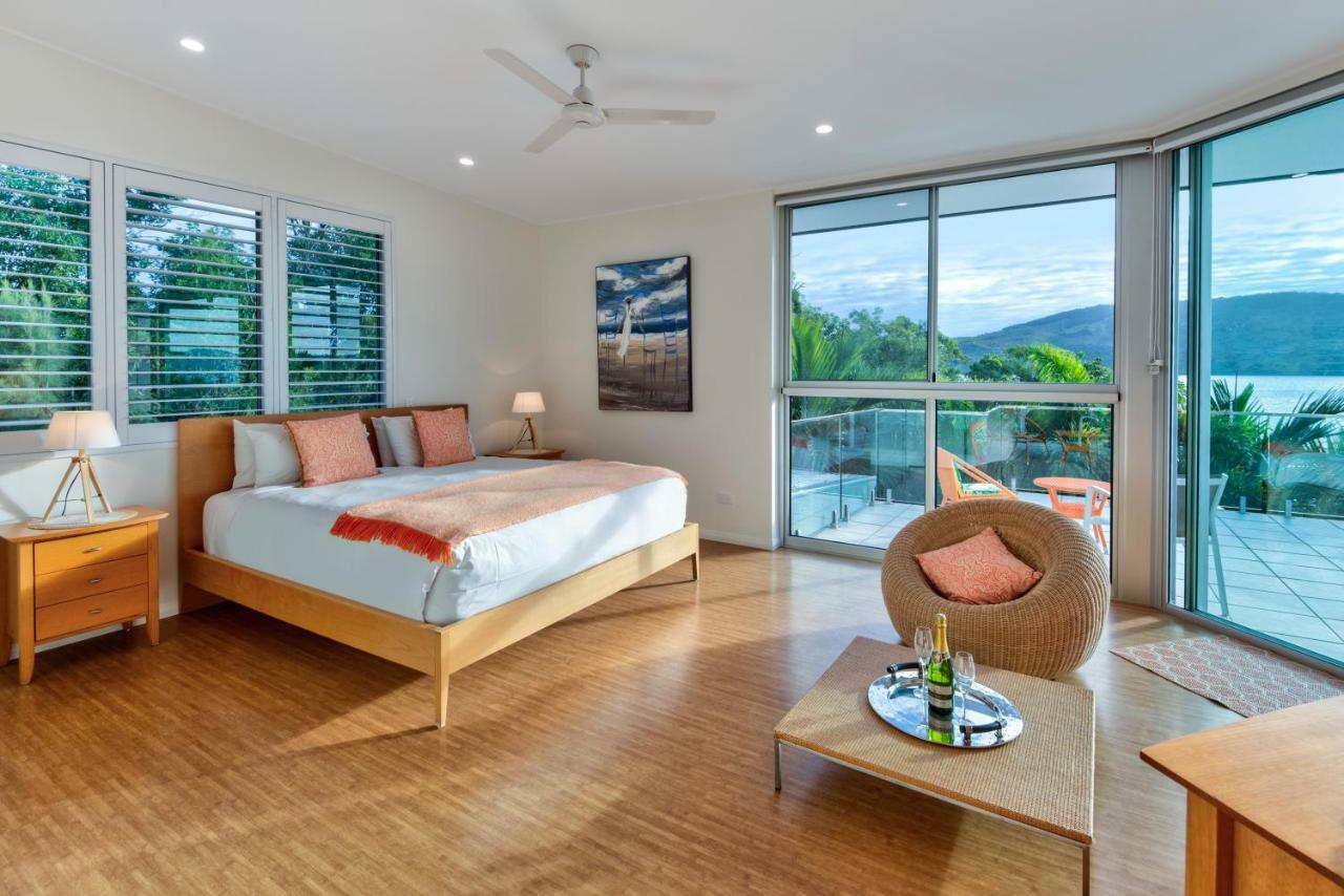 Pavillions Penthouse 25 - Luxury Waterfront Apartment With Private Roof Top Pool And Buggy เกาะแฮมิลตัน ภายนอก รูปภาพ